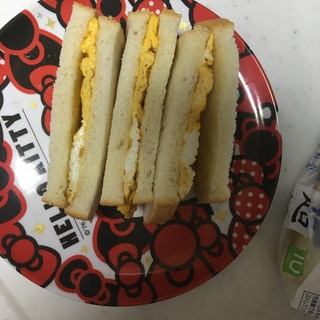 食パン10枚切りで☆薄焼き卵のサンドイッチ☆
